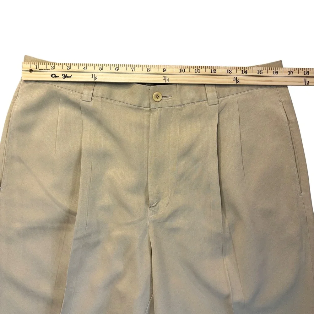 Vintage Tommy Bahama Mens 100% Silk Pleated Dress Shorts Tan Khaki 34x8.5